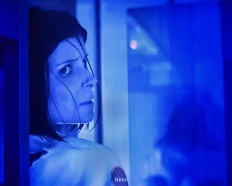 The Astronaut Film Analysis: Tense Moments and Mysterious Phenomena in a Luxury Setting